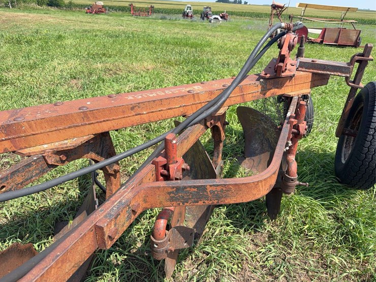 mccormick-deering-412-four-bottom-14”-fast-hitch-mold-board-plow-image-7