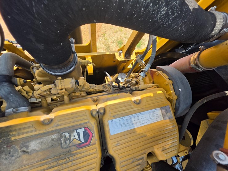 2023-caterpillar-374-image-21