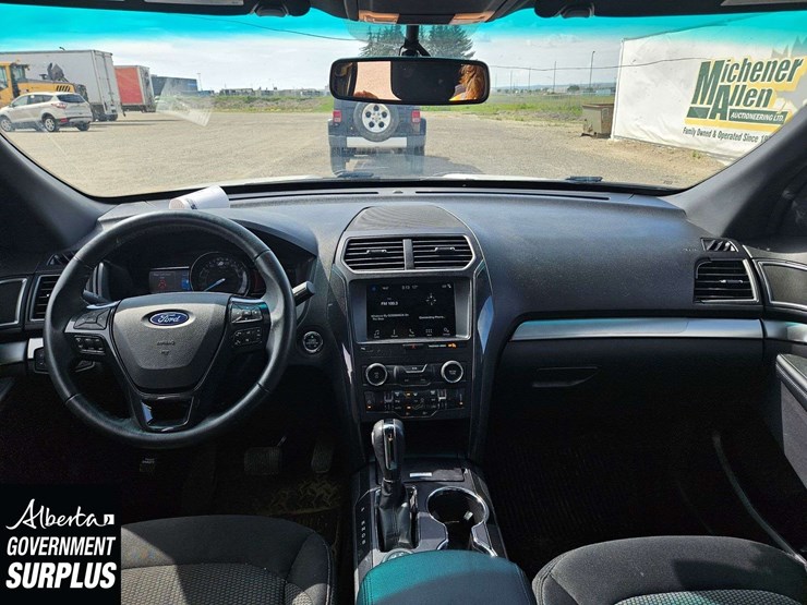 2019-ford-explorer-xlt-image-17