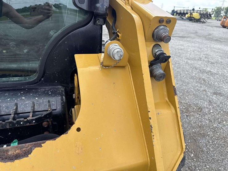 caterpillar-236d-image-17