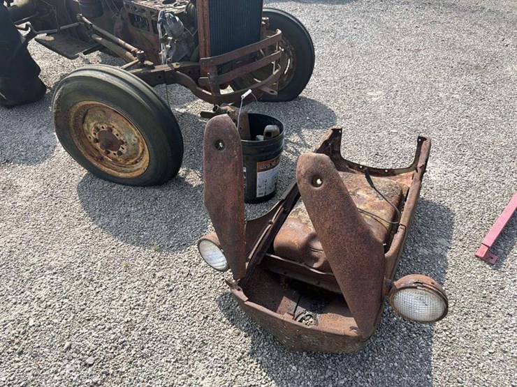 1952-ford-8n-image-5