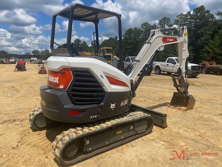 2025-bobcat-e35-r2-series-mini-excavator-image-7