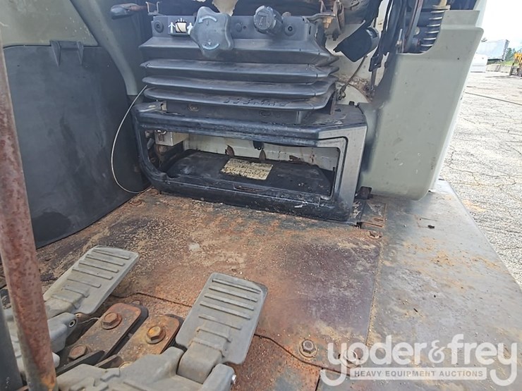 2016-bobcat-e32-image-38