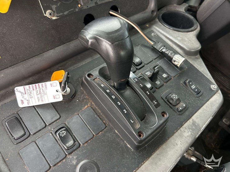 2019-freightliner-m2-106-image-48