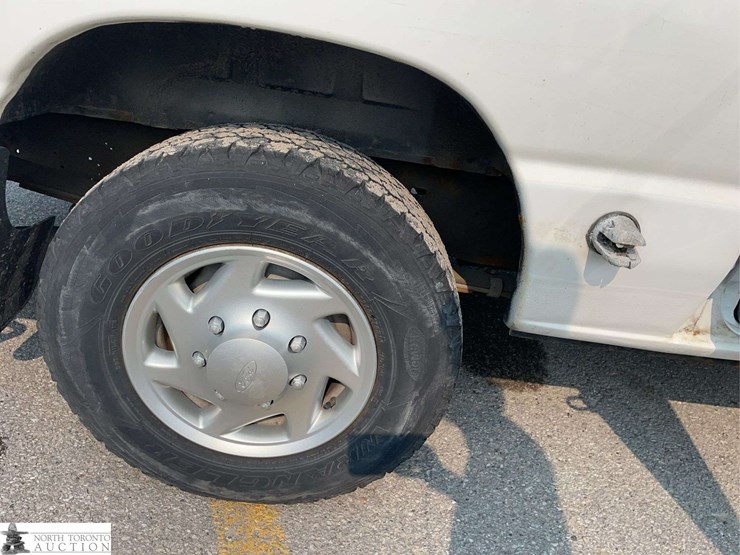 2011-ford-cargo-image-21