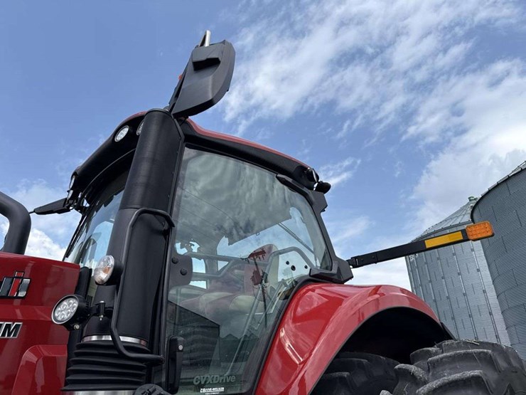 2021-case-ih-340-image-15