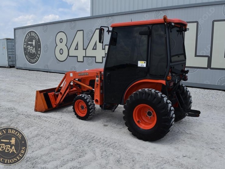2013-kubota-b3000hsd-image-12