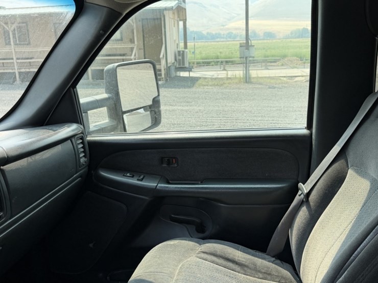 2002-chevrolet-silverado-2500hd-image-27