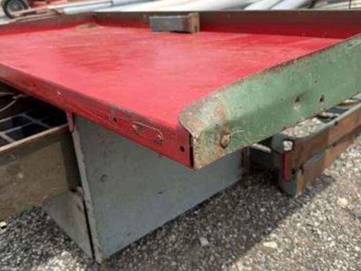 metal-workbench,-damaged-image-7