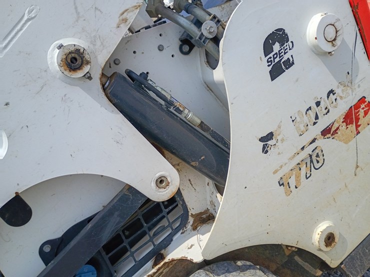 2023-bobcat-t770-image-61