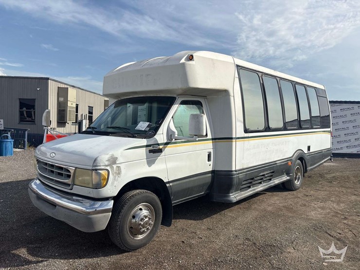 2002-ford-e450-image-1