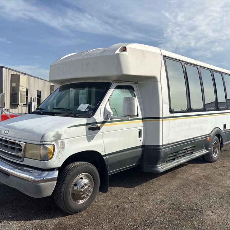 2002 FORD E450