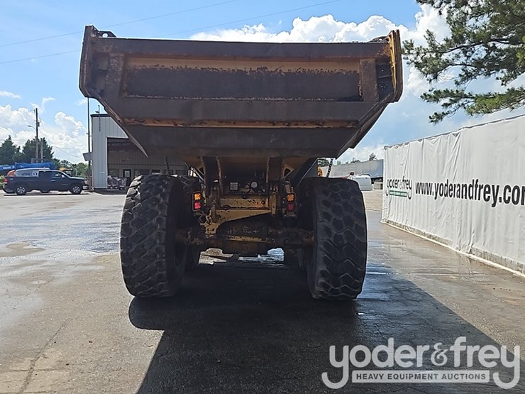 2021-caterpillar-730-image-4