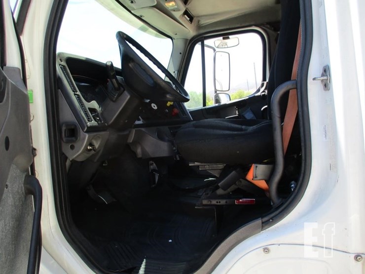2013-freightliner-business-class-m2-112-image-7