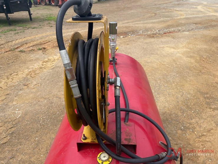 fuel-tank-with-pneumatic-pump-and-hose-reel-image-10