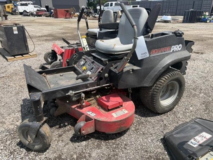 snapper-pro-zero-turn-mower-(non-running)-image-2