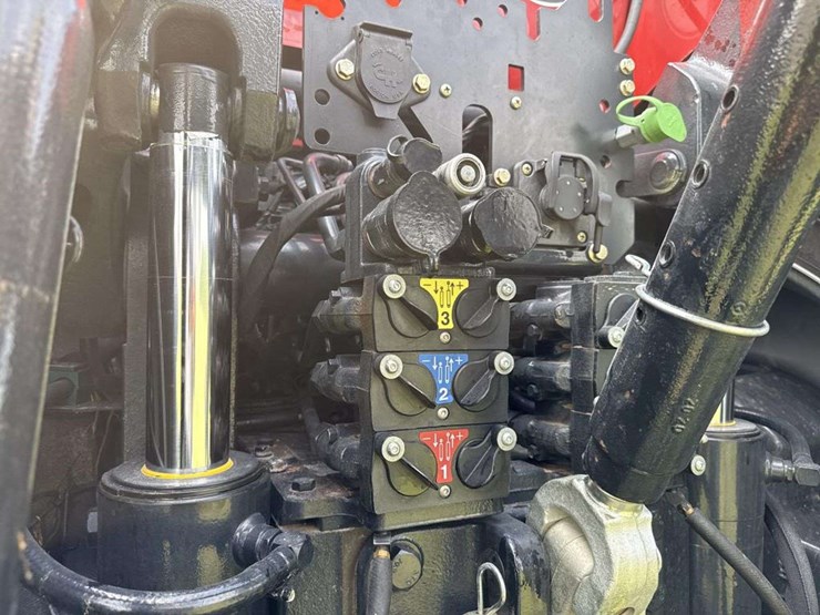 2021-case-ih-340-image-21