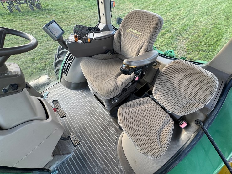 john-deere-8285r-image-38