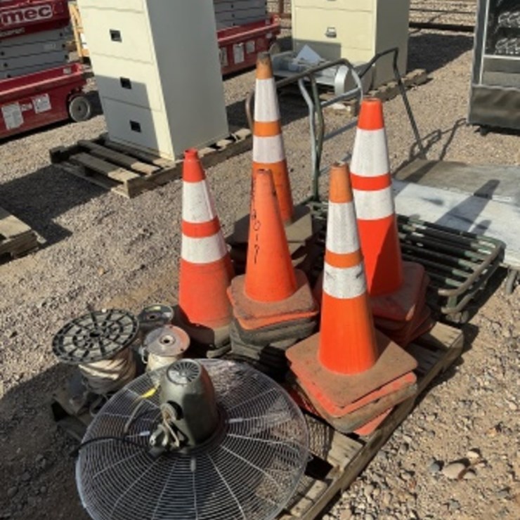 PALLET OF MISC & (3) CARTS