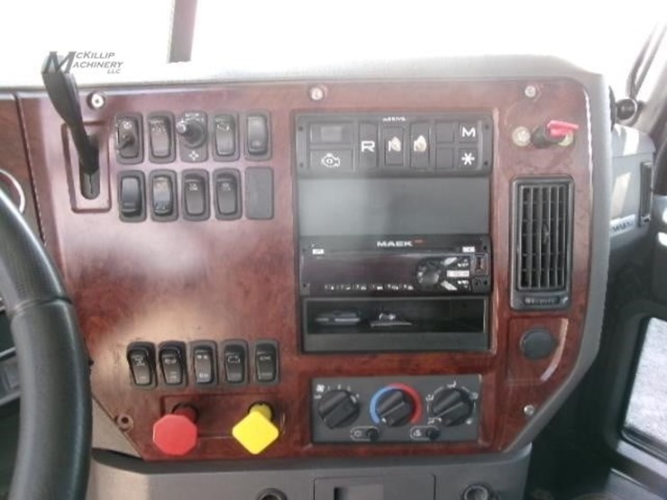 2017-mack-pinnacle-cxu613-image-18