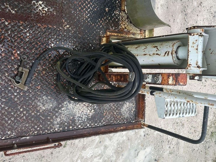 2005-altec-d947-image-26