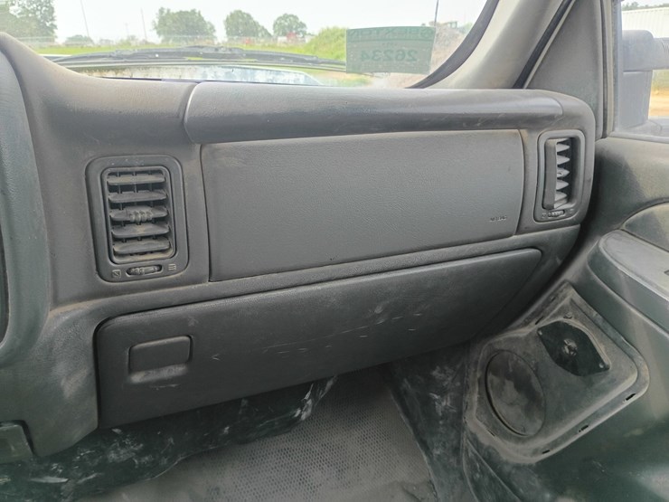 2006-chevrolet-silverado-3500-image-39