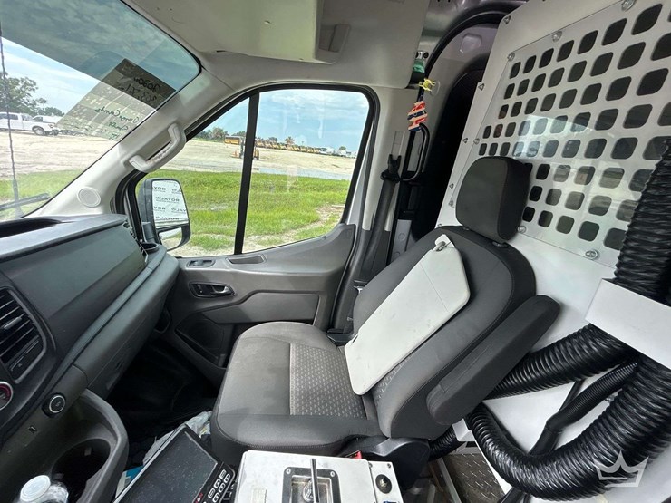 2020-ford-transit-image-27