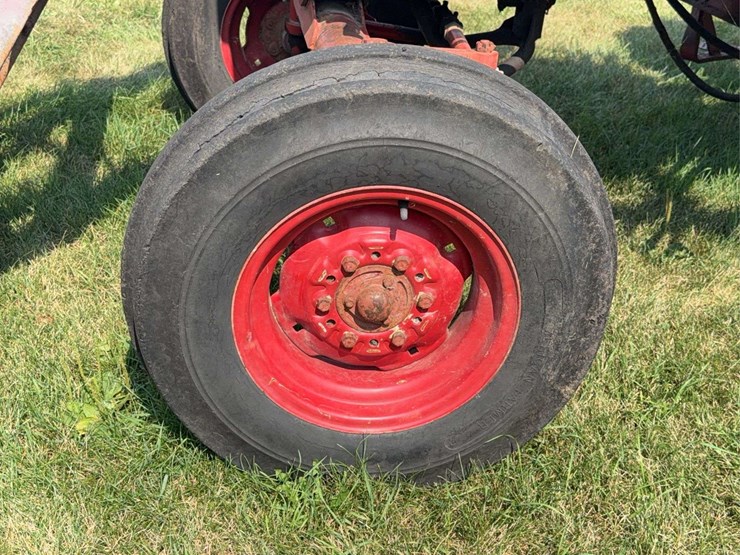 farmall-340-gas-with-loader-image-63