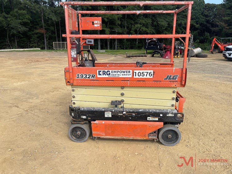 2017-jlg-1932r-image-2