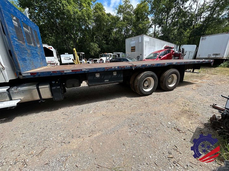 2015-freightliner-m2-t/a-flatbed-truck-image-4