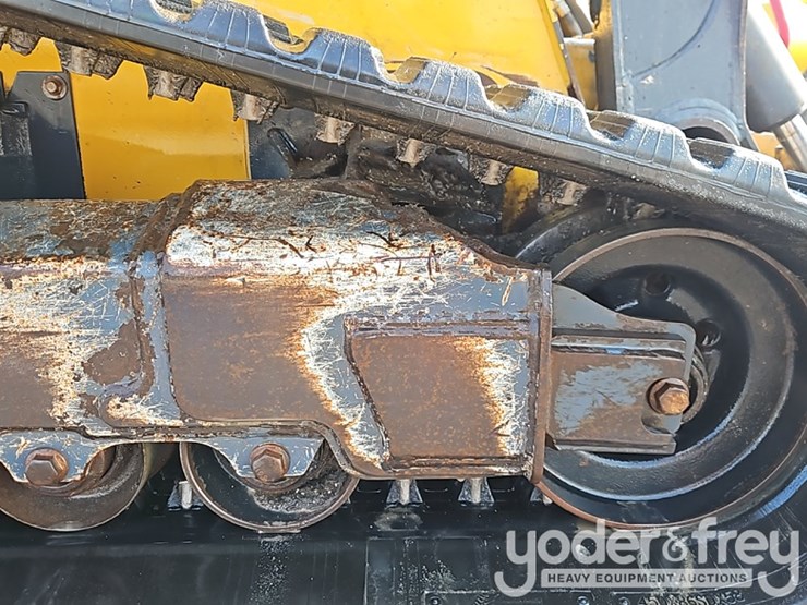 2021-deere-331g-image-10