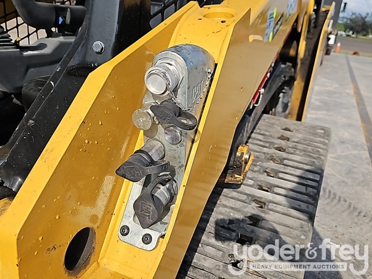 2025-caterpillar-255-image-16