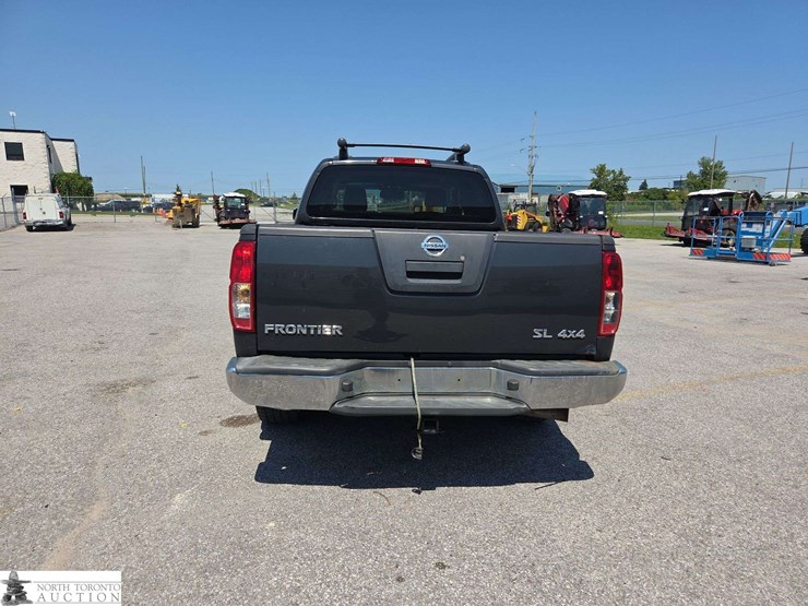 2012-nissan-frontier-image-6