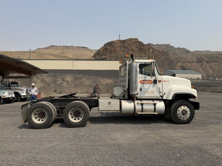2004-international-5500i-t/a-truck-tractor-image-6