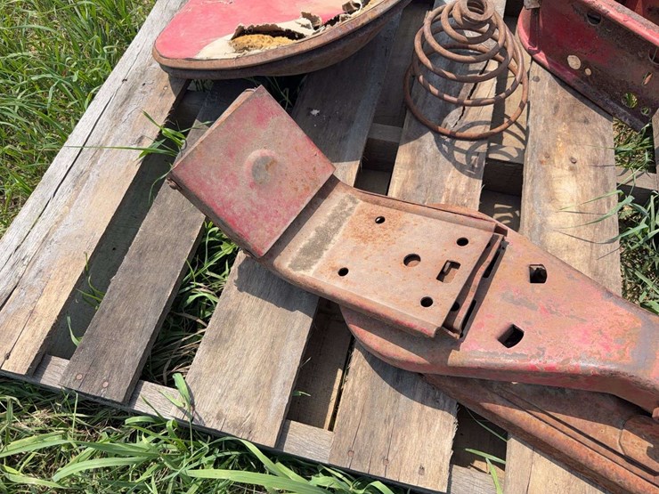farmall-seat-image-2
