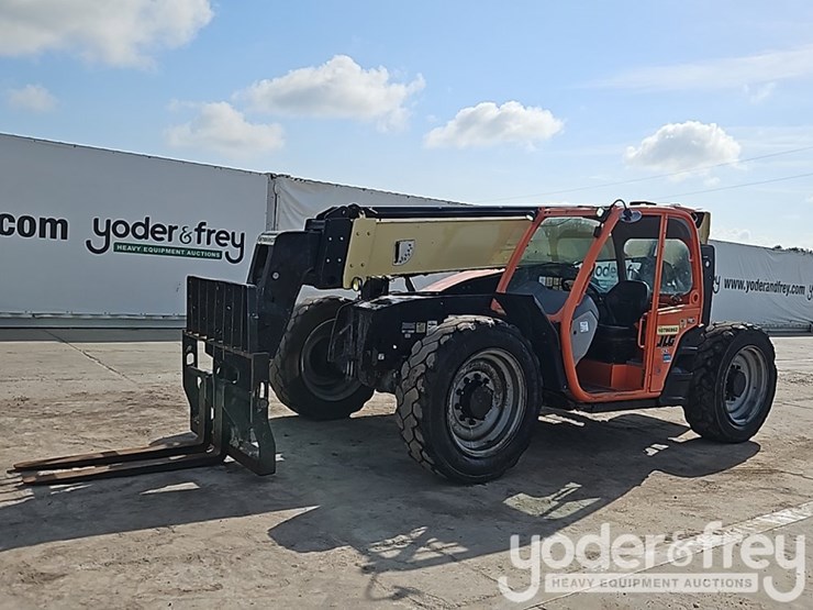 2018-jlg-742-image-1