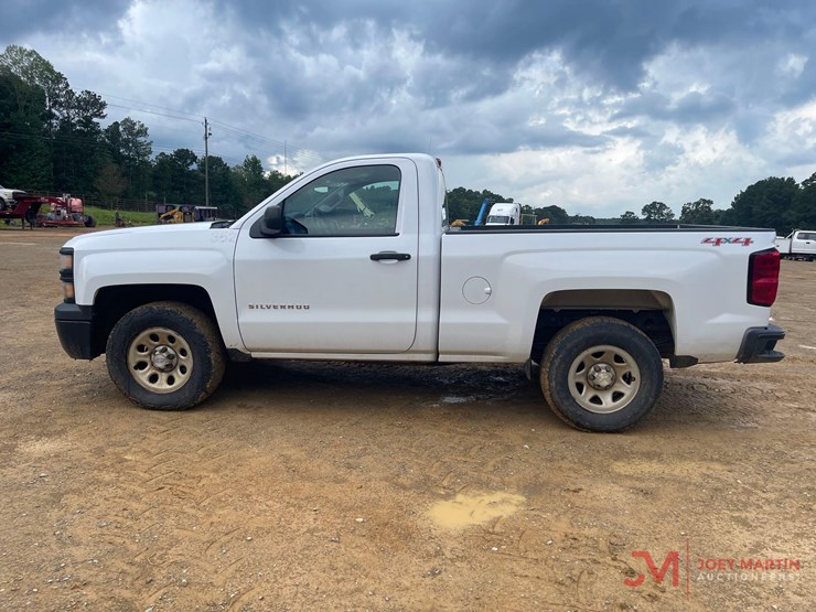 2015-chevrolet-silverado-1500-pickup-truck-image-5