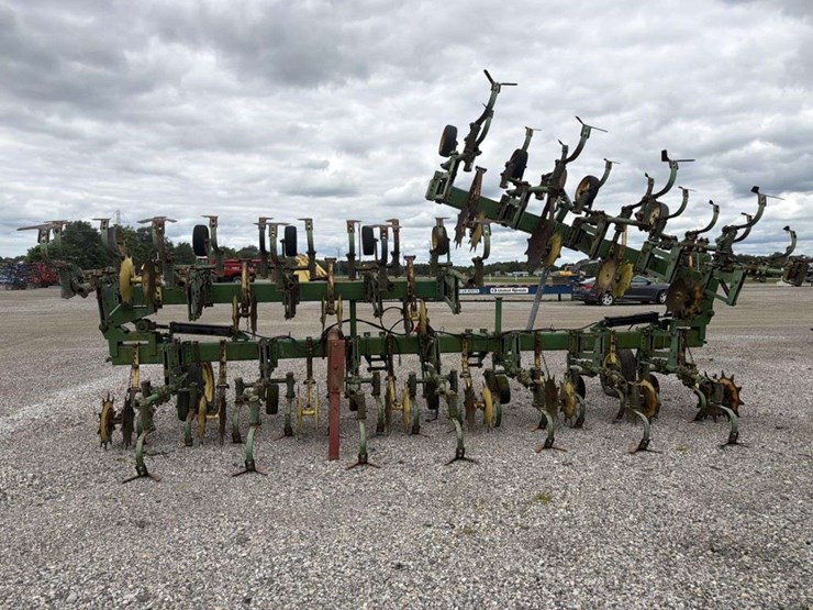 john-deere-16-image-3