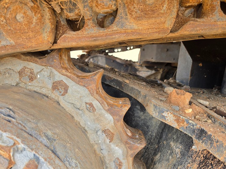 2023-caterpillar-374-image-73