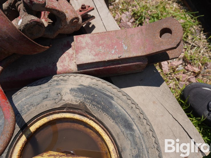 new-holland-845-image-9