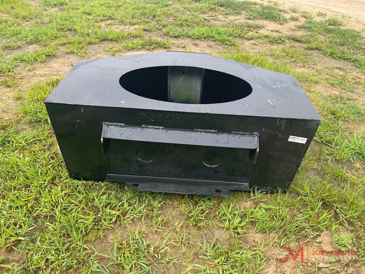 new-/-unused-concrete-bucket-mini-skid-steer-attachment-image-4