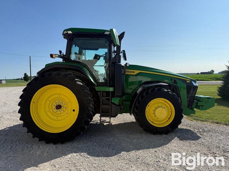 2025-john-deere-8r-250-image-4