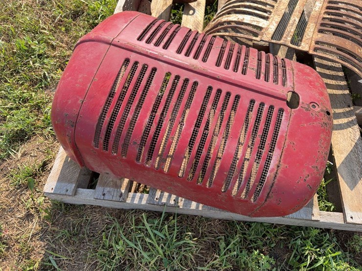 farmall-grilles-and-step-image-4