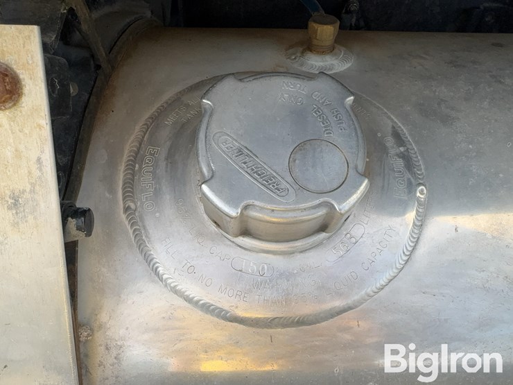 2000-freightliner-fld120-image-15