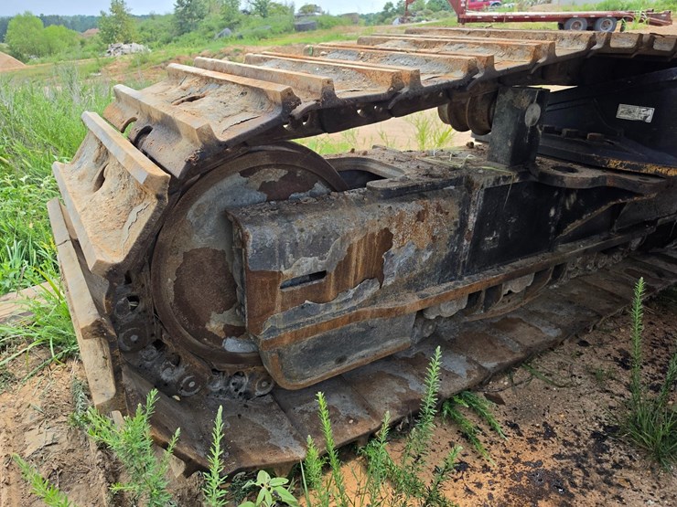2023-caterpillar-374-image-112