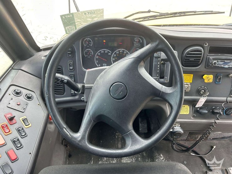 2016-freightliner-b2-image-30