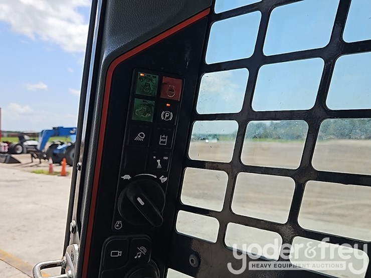 2023-bobcat-t76-image-31