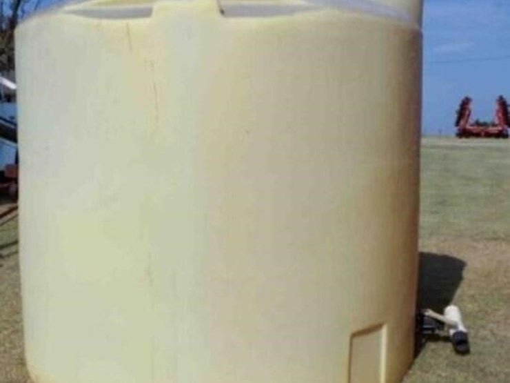 2,250-gal-fiberglass-tank-image-1