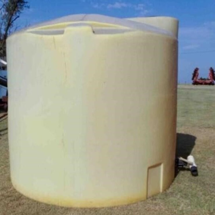 2,250 GAL FIBERGLASS TANK
