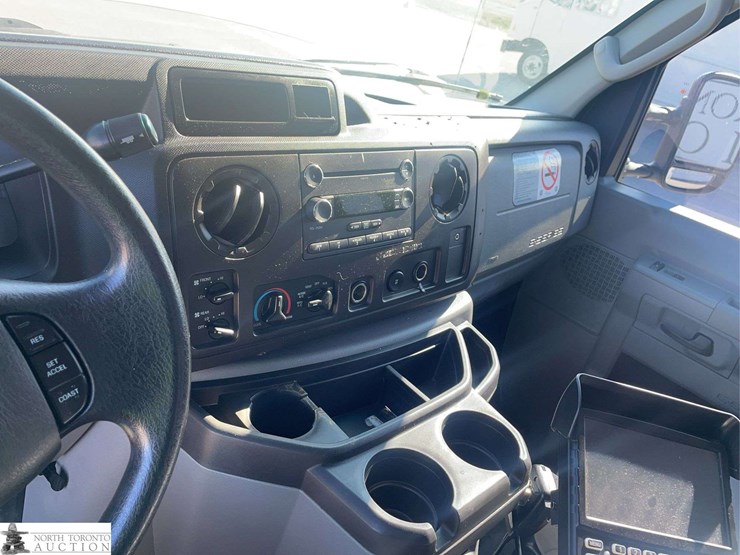 2011-ford-cargo-image-13